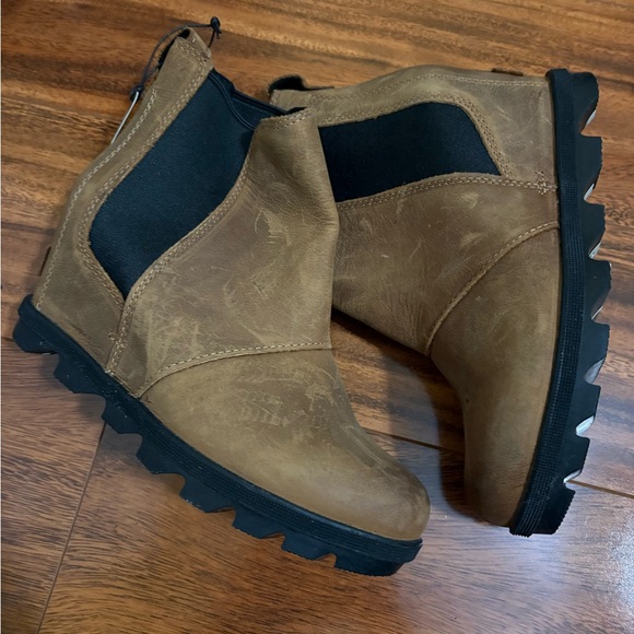 Sorel Women’s Tan and Black Leather Boots - Picture 1 of 8